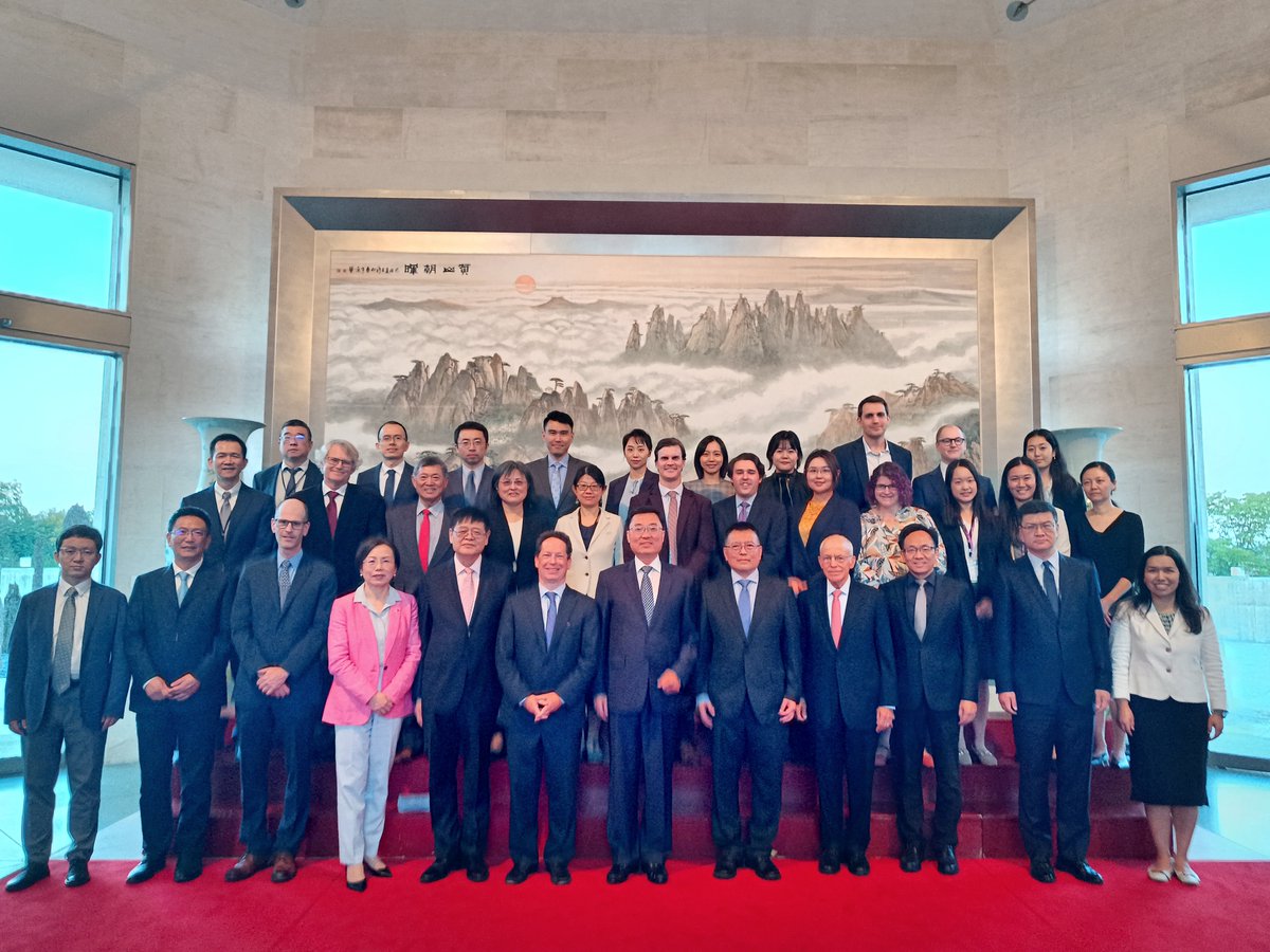 A great pleasure to get together with so many eminent strategists and scholars from both China and the US. We had an in-depth, constructive and lively discussion of China-US relations and other issues of mutual interest.