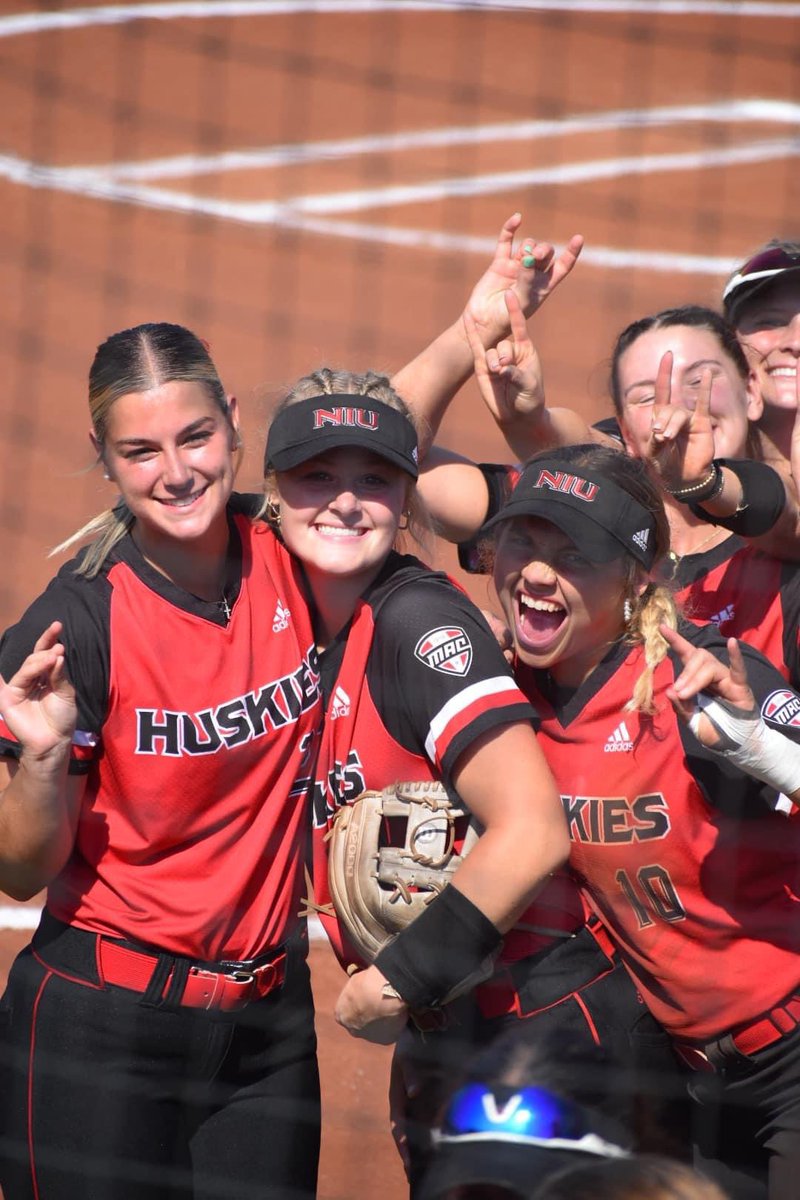 NIU Softball tweet media