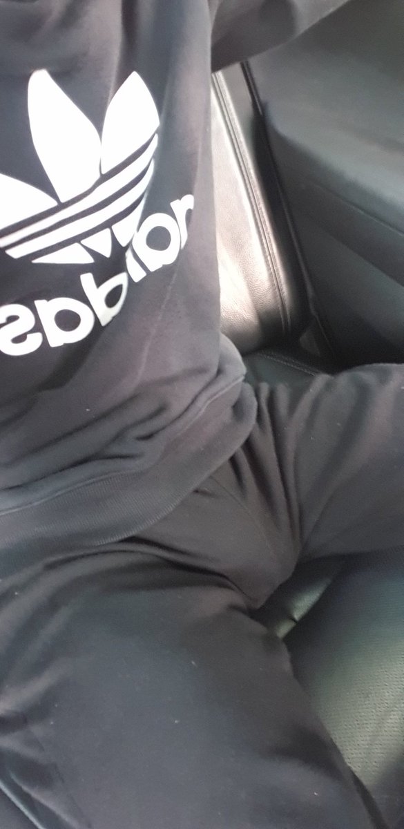 M69_Quy's tweet photo. 날씨도 선선하고 차도 운전하기 편해요.  나랑 같이 타고 싶은 사람 있어? 

#bigbulge #outdoor #exhibtionism #bigcock https://t.co/w2XYZvEZvA