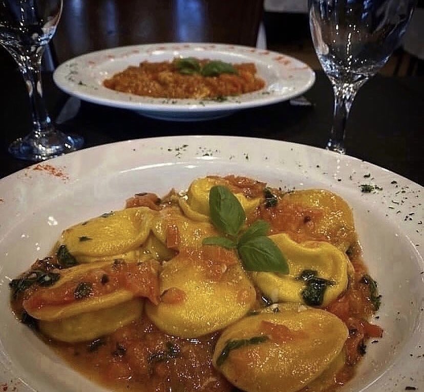 LaCasonaDFlores's tweet photo. Sorrentinos Cuatro Quesos con Salsa Capresse 
Disfrutá el Show De Pastas de La Casona de Flores 
Av.Avellaneda 1899
Salones Climatizados 
Reservas 📞4632-1060
Whatsapp 11-5667-4097
#pastas #pastascaseras #resto #trattoria #sorrentinos #cuatroquesos #capresse #lacasonadeflores https://t.co/1J1oO8kDUV