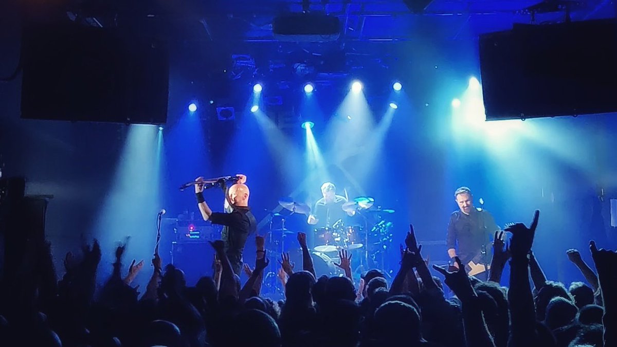 screamagerband's tweet photo. Hot! Sweaty! Wild! Cozy!
@MrN_Cooper @therapyofficial https://t.co/Iczol4O8W4