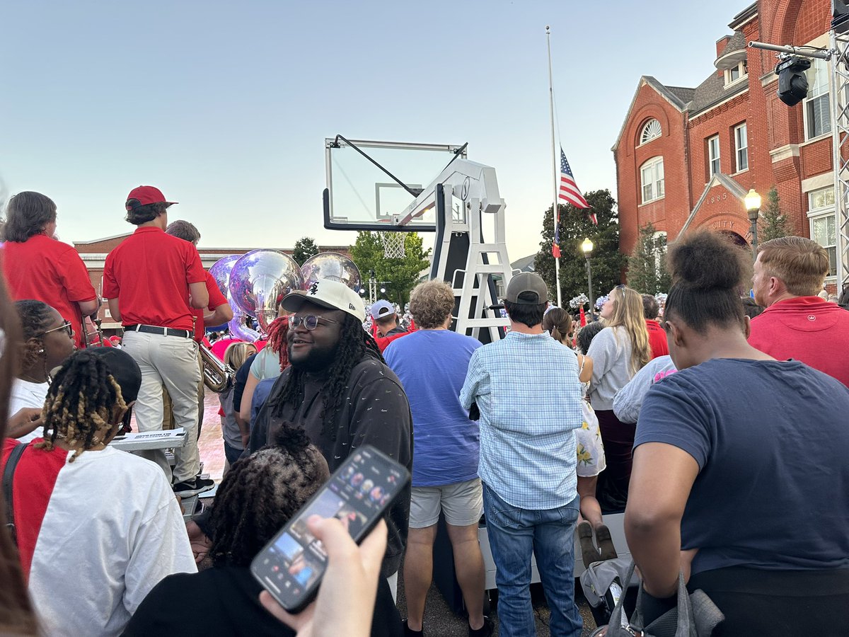 skribblydee's tweet photo. Short ppl suffer more than anyone else. I stg
#SquareJam https://t.co/mpfxShiBNq