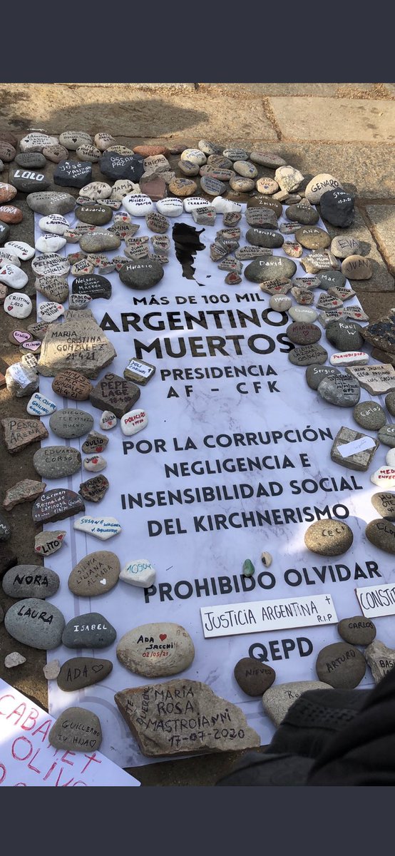 <a href="/CFKArgentina/">Cristina Kirchner</a> CHORRA ENFERMA.