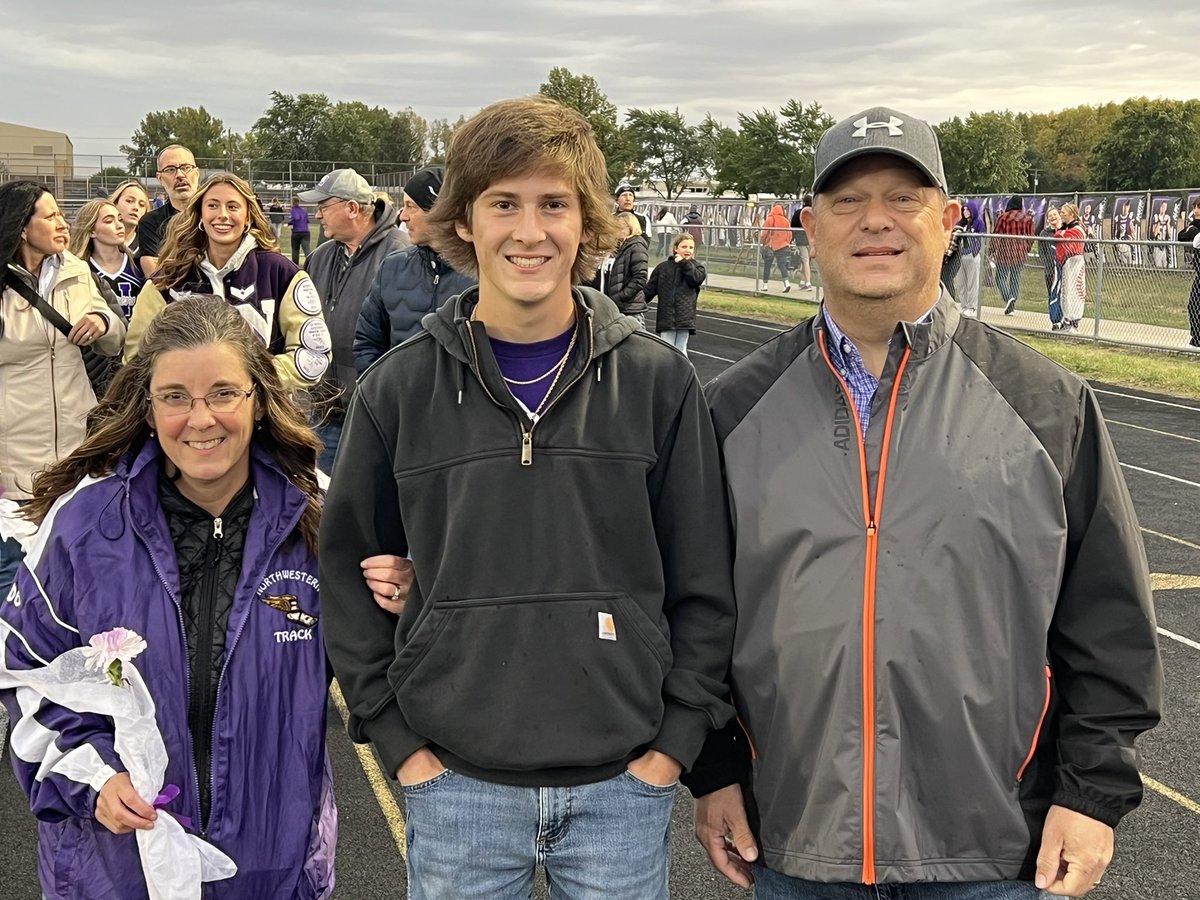 ADTigers's tweet photo. Tonight we celebrated our Cross Country, Cheer, and football seniors. https://t.co/CNpkOd2Hgg