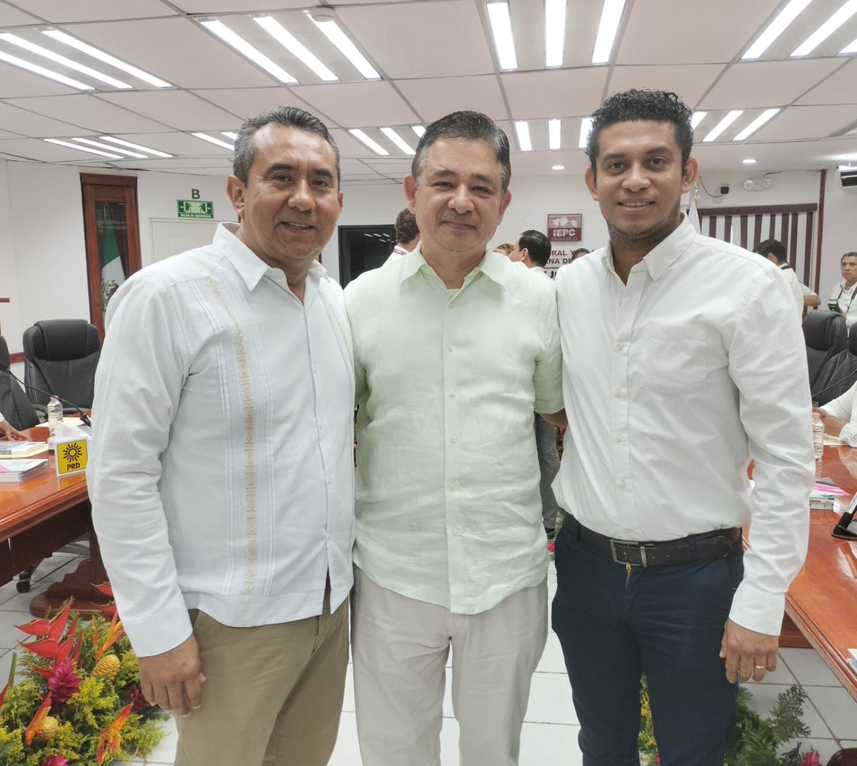 Lazarocontrera's tweet photo. Asistí por invitación de la presidenta del @IEPCTabasco a la sesión ordinaria del inicio del proceso electoral. Dónde coincidi con grandes amigos y amigas profesiónales en materia electoral. Saludos a mis amig@s @RossDom05 @hernan_lic @fleet4 @Montano_Ventura @Nelly_Vargas https://t.co/ME64BlX0tU