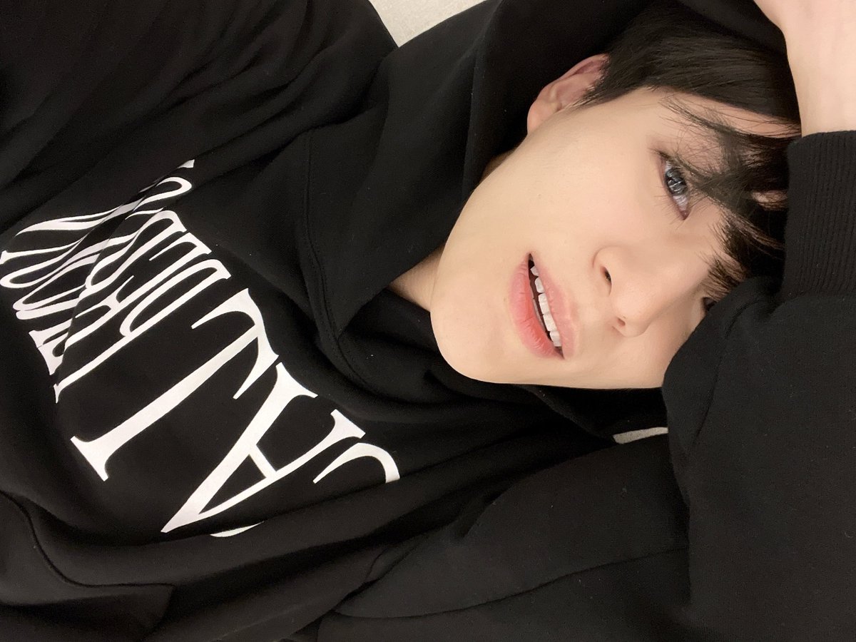 JENO_isML's tweet photo. 후드티 제노의 계절이 왔구나 https://t.co/uKlmxe3T0q