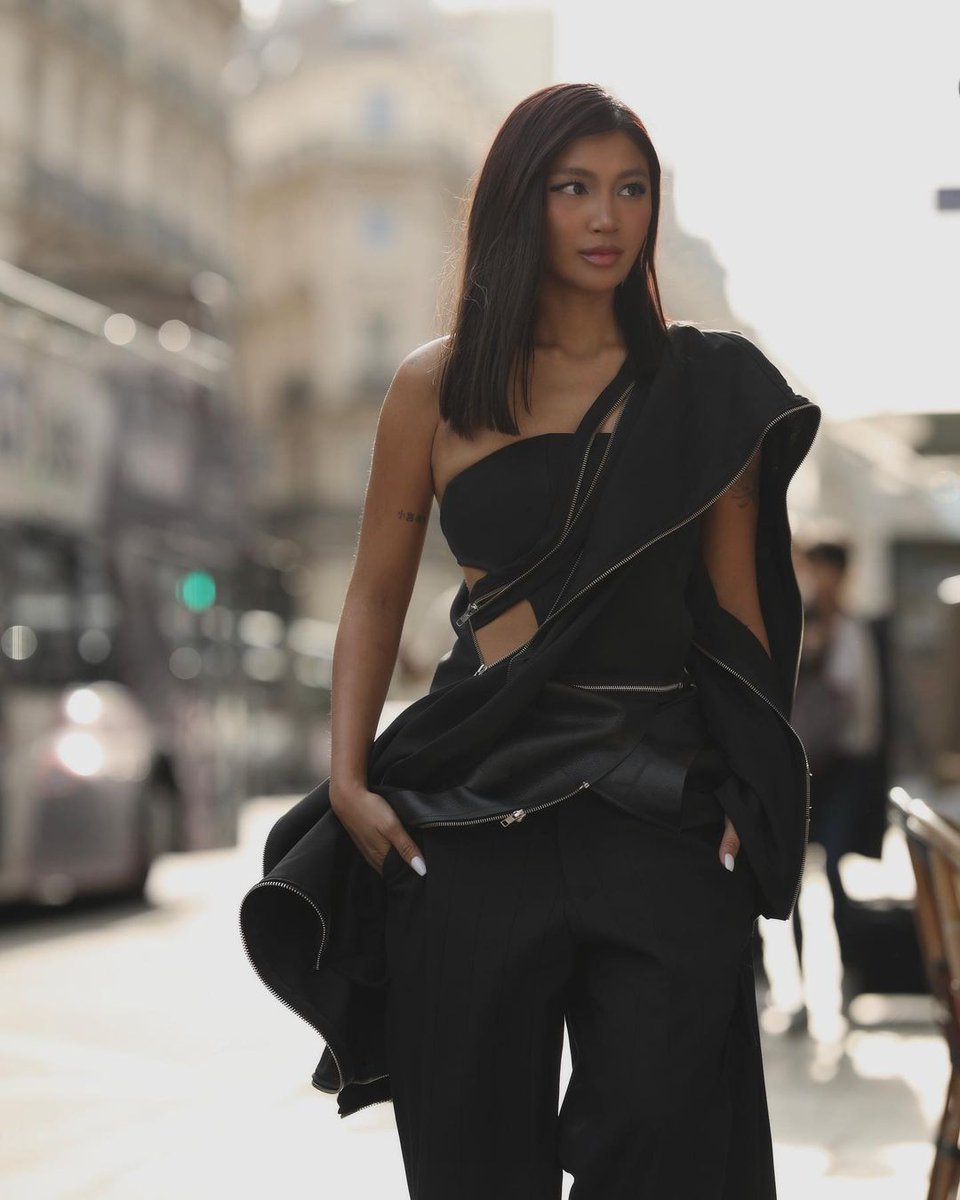 PRESIDENT NADINE TAKES OVER PARIS STREET

Nadine Lustre shares on Instagram photos of herself wearing an all-black outfit on a Parisian street on Friday.

📷 Nadine Lustre