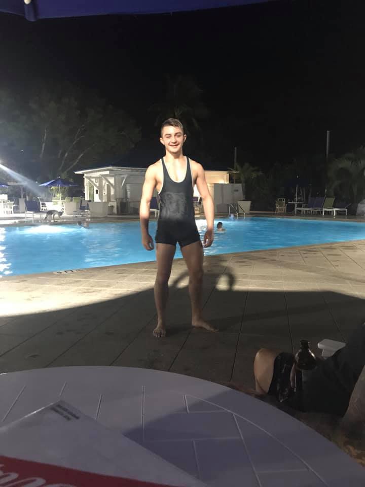 ProudSinglet's tweet photo. I don't think that's a good idea #singletchallenge https://t.co/gFU2wPT5zb
