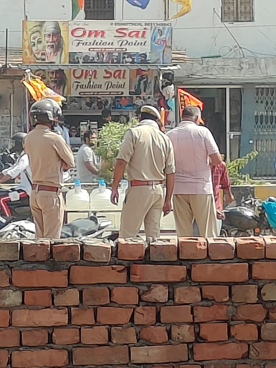 kasanakanishak's tweet photo. @dgpup @myogioffice @DmGhaziabad @ghaziabadpolice @homeupgov @ChiefSecyUP @AllahabadC 
 Ghaziabad Police n administration atrocity-forcefully doing illegal construction on our ancestral land at C/60 Indrapuri Loni Border GBd.Have all legal papers court order stop construction🙏🏻 https://t.co/tgUa6cWAkL
