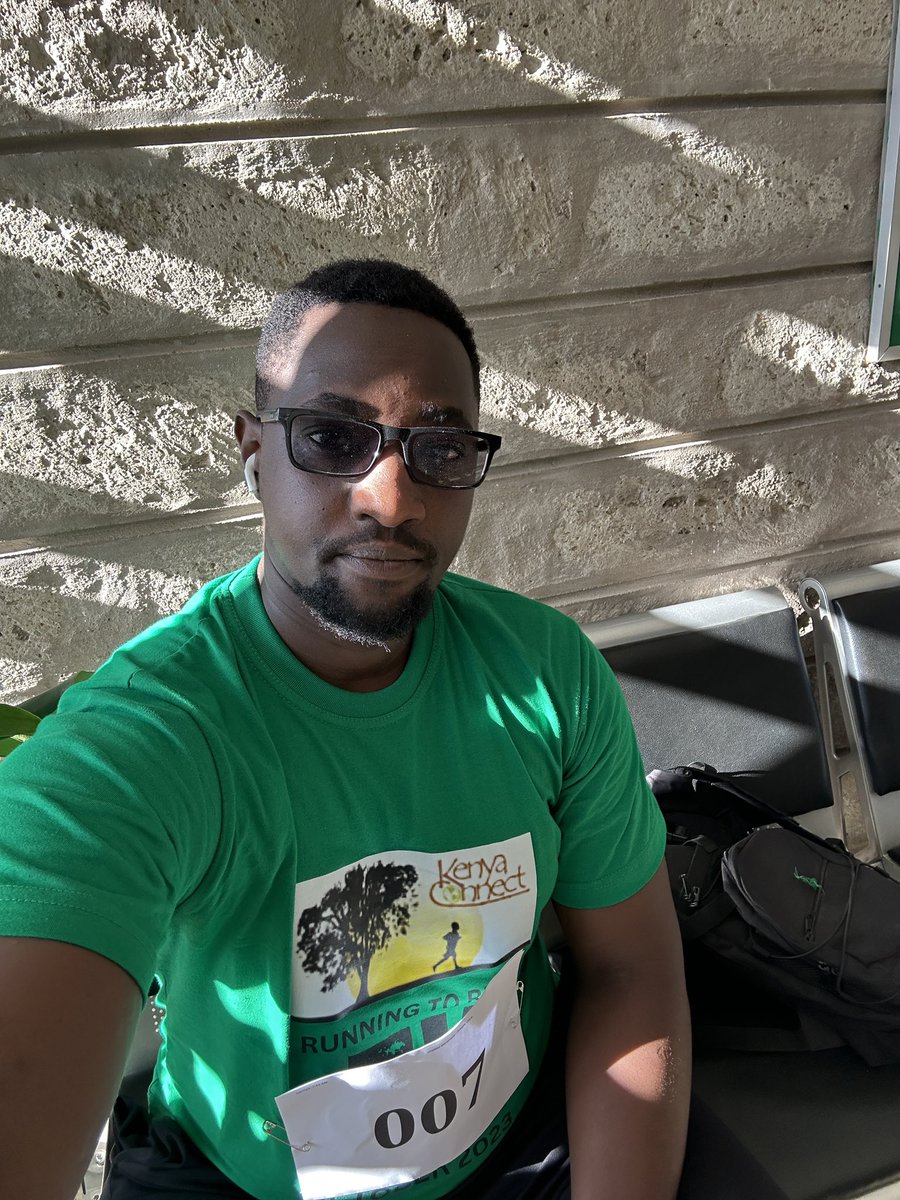 Running to read at Kenya Connect. An exciting way to help young learners in Wamunyu, commemorate their efforts in learning to read. 
#learningtoread #5Krace #kenyaconnect #team4tech