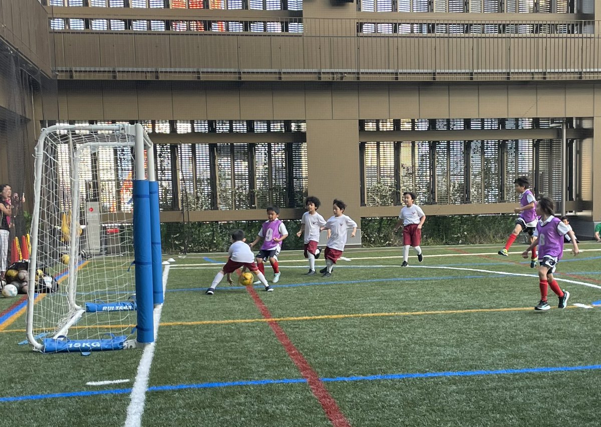 BST_Sport's tweet photo. Our first Lions match ⚽️ of the term against @phoenixhouse_jp at Azabudai. A lot of fun had with both sides showing a massive amount of determination and team work 💪🦁 https://t.co/ZIRdEFsROY