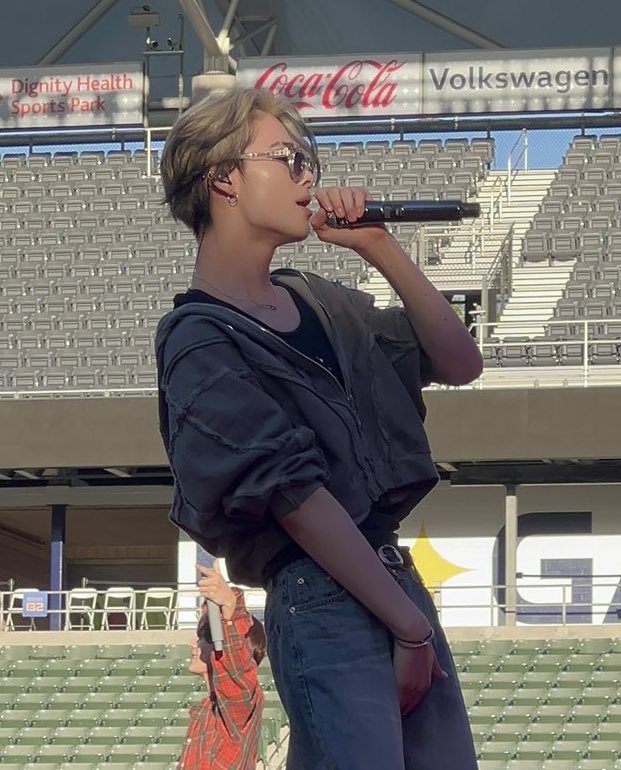 nksunbaem's tweet photo. ni-ki with shades 🖤 #NI_KI #니키 https://t.co/MSBi4zjVYW