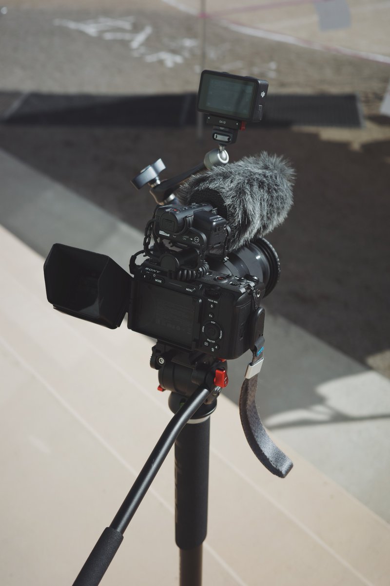 marksbranding's tweet image. 本日娘の運動会。
今年はこのセッティング。

今年は4クラス合同で混みそうだったので一脚運用にしてみました！

#FX3
#OsmoAction4 
#M3MicTrak 
#Libec
#Monopod