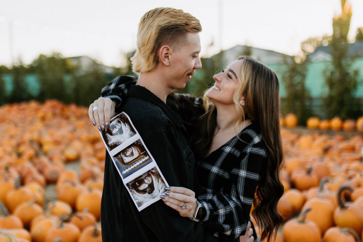 Gray_Baker_'s tweet photo. Can’t wait to have you here, lil pumpkin 🥹🫶🏼 @Ry_Baker_ you’re going to be the most amazing mom ever, i love you so much! ❤️#BabyBaker24 https://t.co/4bFR75TaXL