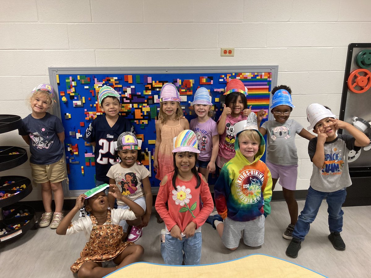 MsIsbellLibrary's tweet photo. Kindergarten Book Club is off to a great start! We read a trio of hat books by Jon Klassen, and made our own hats! #d56achieves https://t.co/ercKM9EPeb