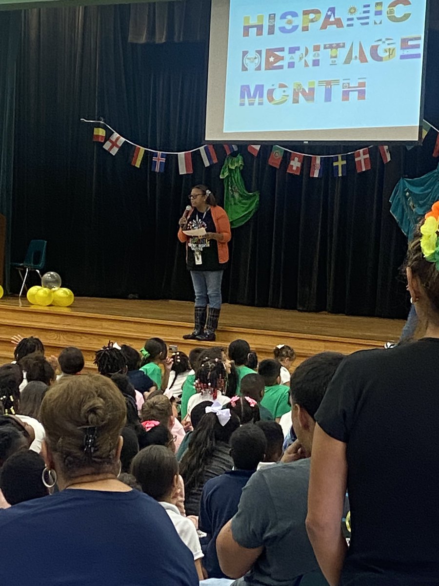 LanorisDCasey's tweet image. Celebrating National Hispanic Heritage Month Day 3 🪇💃🏾🕺🏾🇲🇽 #WeAreSalyers #HispanicHeritageMonth #SpringWay #Unstoppable #CubsHouse @SalyersElemCubs @ShuanTann @VillamilMrs @LaQuitaCarter2 @SpringISD @SpringISD_Super