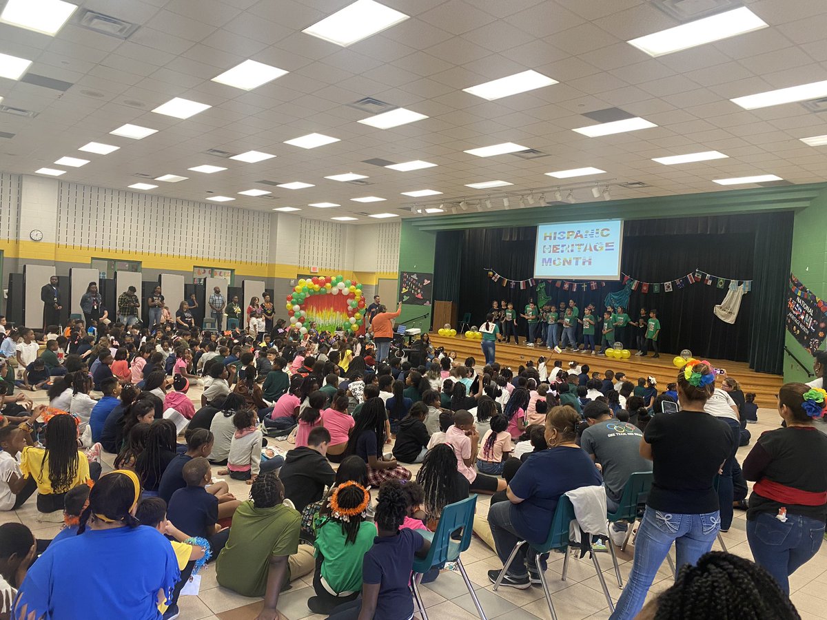 LanorisDCasey's tweet image. Celebrating National Hispanic Heritage Month Day 3 🪇💃🏾🕺🏾🇲🇽 #WeAreSalyers #HispanicHeritageMonth #SpringWay #Unstoppable #CubsHouse @SalyersElemCubs @ShuanTann @VillamilMrs @LaQuitaCarter2 @SpringISD @SpringISD_Super