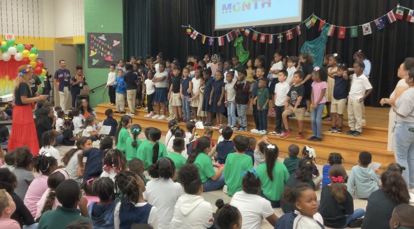 LanorisDCasey's tweet image. Celebrating National Hispanic Heritage Month Day 3 🪇💃🏾🕺🏾🇲🇽 #WeAreSalyers #HispanicHeritageMonth #SpringWay #Unstoppable #CubsHouse @SalyersElemCubs @ShuanTann @VillamilMrs @LaQuitaCarter2 @SpringISD @SpringISD_Super