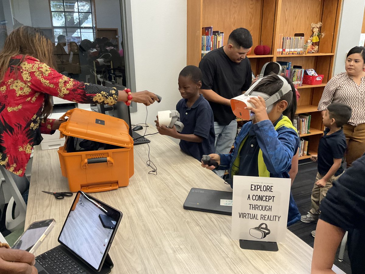 The <a href="/JordanElementar/">Dr. Barbara Jordan Elementary</a> #community got to see the tech skills the students will be #learning at their school library!  <a href="/dallasschools/">Dallas ISD</a> 

<a href="/DISDLibrarian/">Patricia Alvarado</a> <a href="/AngieGaylord/">Angie E. Gaylord</a> <a href="/LEAD_DallasISD/">LEAD DallasISD</a> <a href="/TxASL/">TASL</a> <a href="/TeamDallasISD/">Team Dallas ISD</a> <a href="/JordanLibrarian/">Mrs. Meza</a> <a href="/ProjectReadDISD/">Dallas ISD Project R.E.A.D.</a> <a href="/DrElenaSHill/">Dr. Elena S. Hill</a>