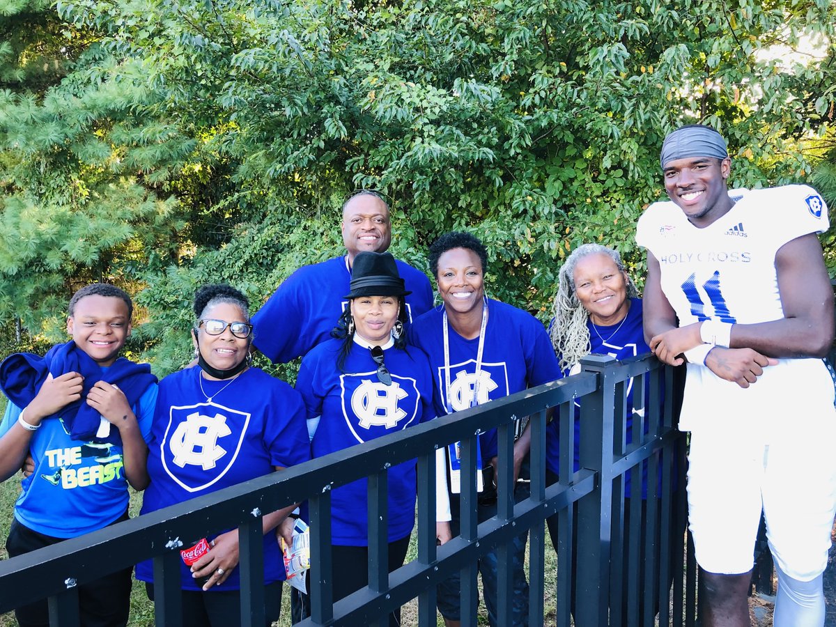 HCrossFB's tweet image. At nearly any given moment during a Holy Cross game, practice or lift, you can find @byronship_11 with a huge grin on his face. A charismatic, positive, outgoing presence, he’s devoted to what he values most: Family, football, and simply having fun.

bit.ly/3ZMyE3N