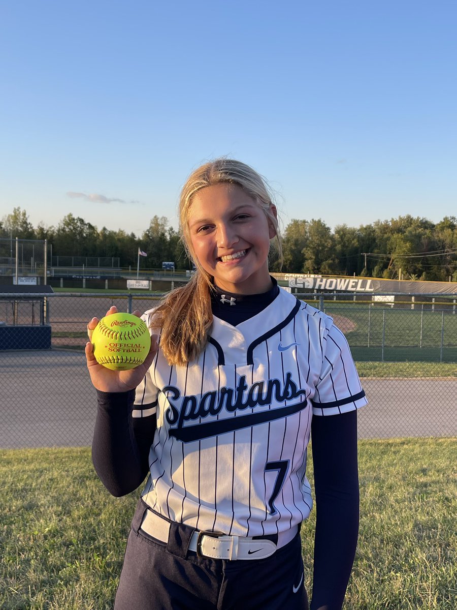 izzydunlap2027's tweet image. Doing some YARD WORK vs Marquette with a ✌🏼run shot to center.  
- Double header tomorrow vs Winfield for our BBQ
- Monday vs Westminster
- Districts start on Tuesday with us being #1 seed vs #8 seed river view gardens
LETS GET IT!
@LLSluggers09vb @AshVanBoxmeer4 @classichitting