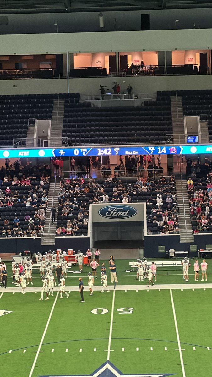 Despite being a 40 point underdog on Dave Campbells Texas High School Football. Cen10 is suprsing everyone and making some noise. #txhsfb #FordCenter