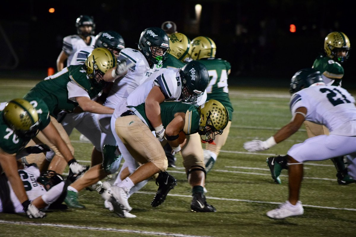 WilliamFloydSD's tweet photo. 𝗣𝗢𝗪𝗘𝗥 𝗕𝗢𝗪𝗟 𝗖𝗨𝗣 𝗦𝗧𝗔𝗬𝗦 𝗛𝗢𝗠𝗘 🏆🏈

William Floyd (5-0) defeats Longwood (3-2) by a score of 21-0 in Parkway Power Bowl XII!

A dominant defensive effort and a pair of Caden Lesiewicz rushing touchdowns propelled the Colonials to victory!

#LetsGoFloyd 💪 https://t.co/Lvg9Nh9g5P
