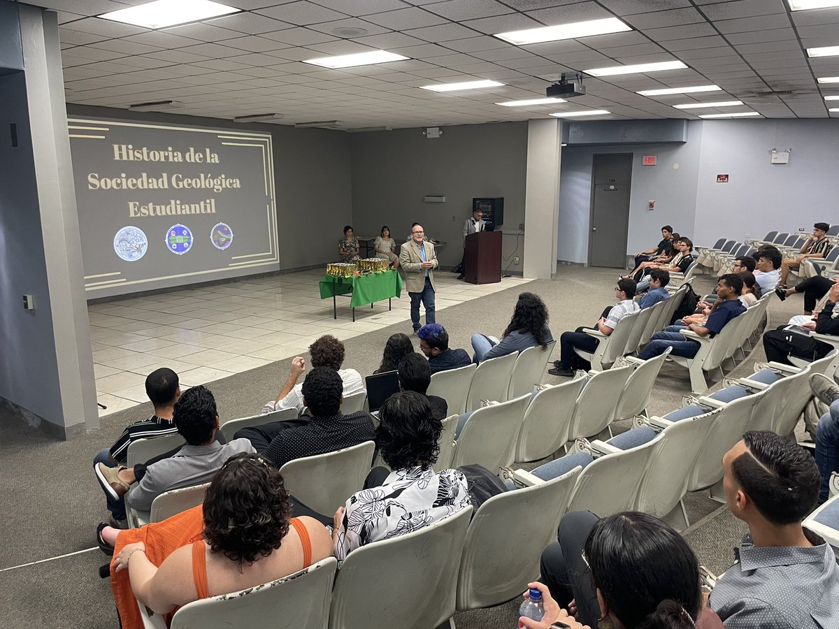 ✨El pasado 26 de septiembre de 2023 tuvimos el privilegio de poder realizar nuestra iniciación de miembros, tradición que ya cumple 40 años de dedicación y pasión! Esta actividad fue un gran éxito gracias a la increíble participación de estudiantes y profesores.⚒️