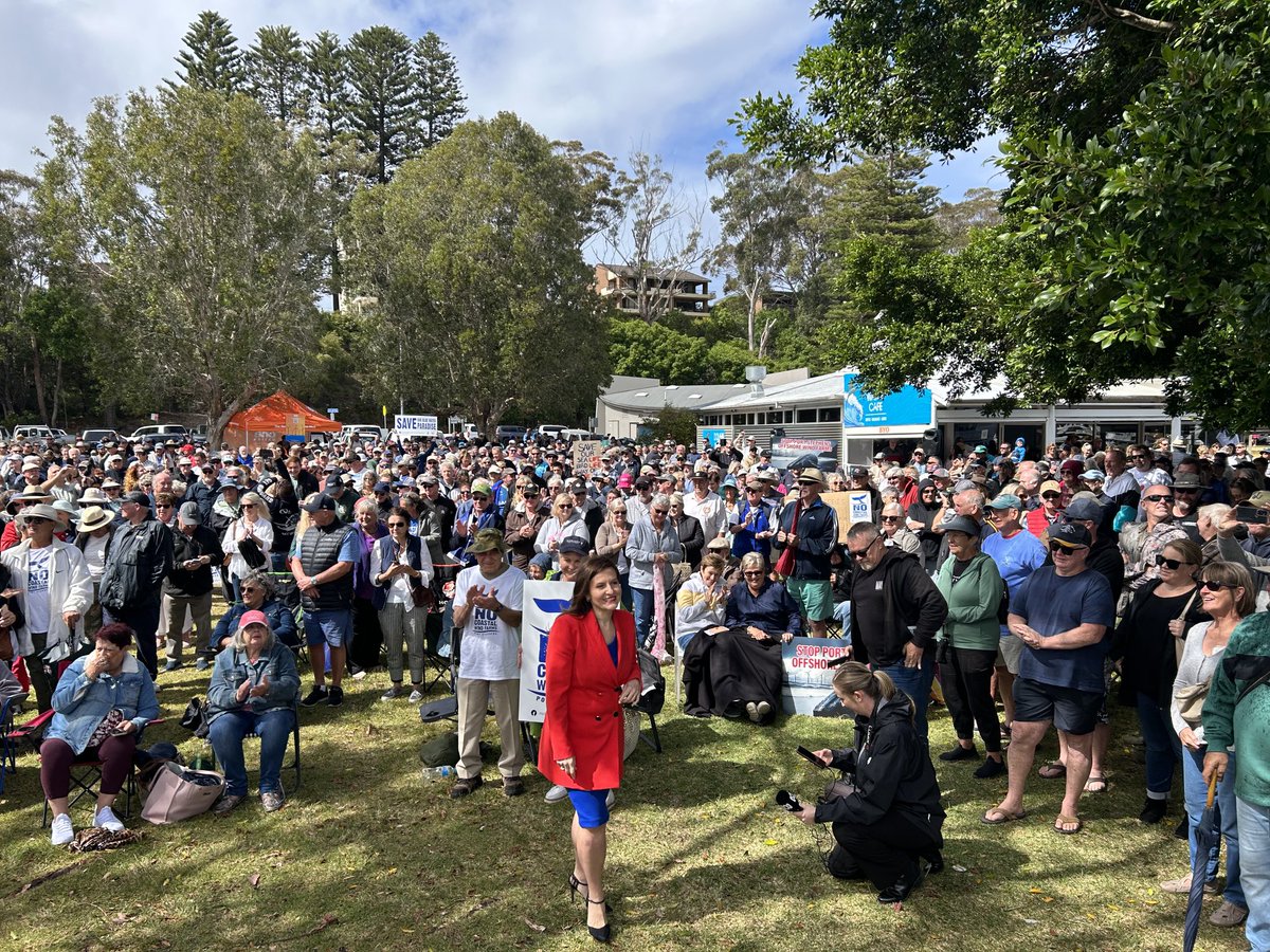 TaniaMihailukMP's tweet photo. Great to be at Nelson Bay fighting to save out pristine coastline from Labor’s wind turbine madness #BuggeroffBowen #Stopthewindfarms https://t.co/bvnkR1iwVj