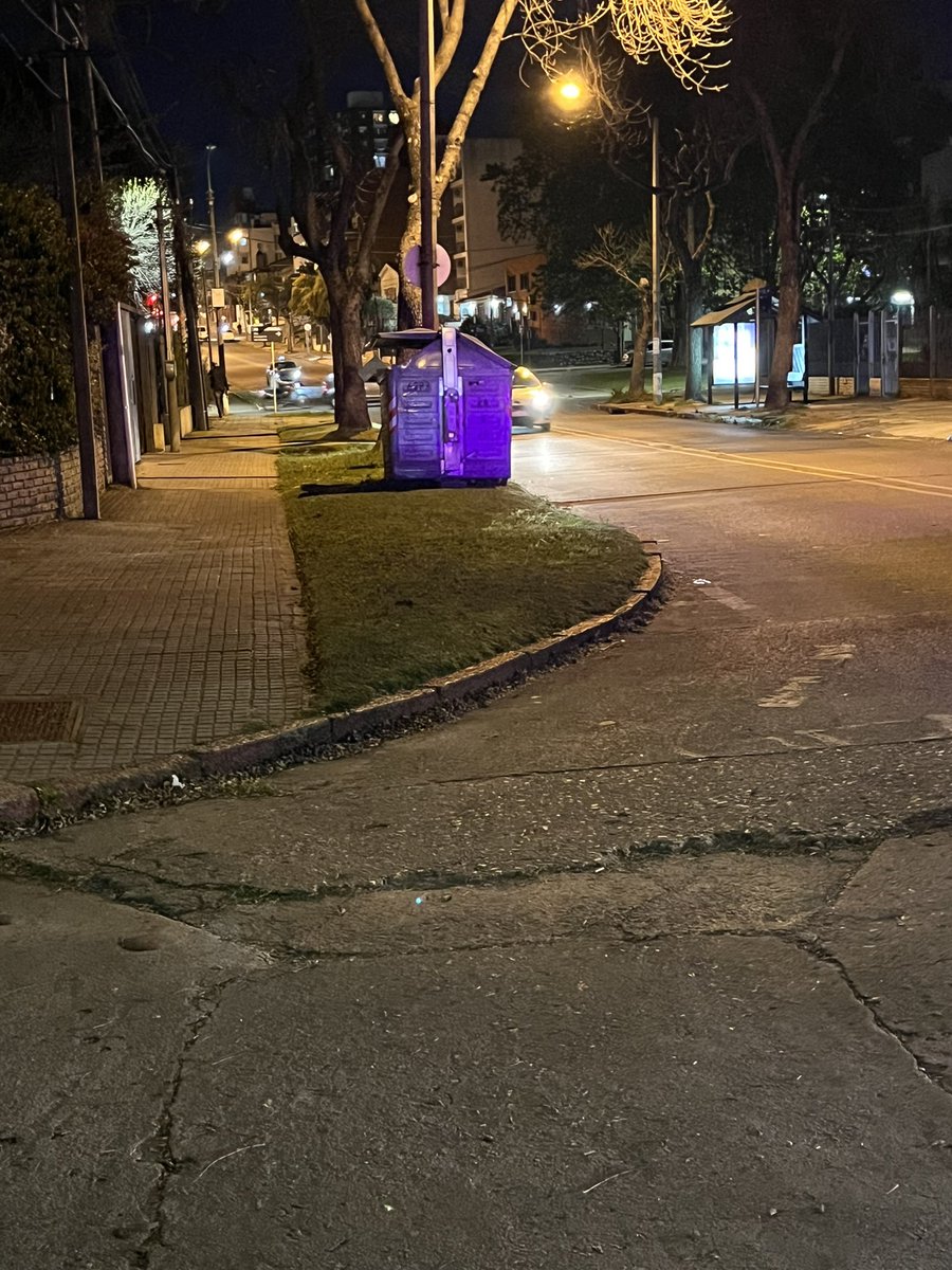 LOLOMALTA's tweet photo. @montevideoIM  contenedor en Av Rivera y Haya De la Torre …  obstaculiza la visión de un cruce de por sí complicado!!! https://t.co/DdrOPGJqKU