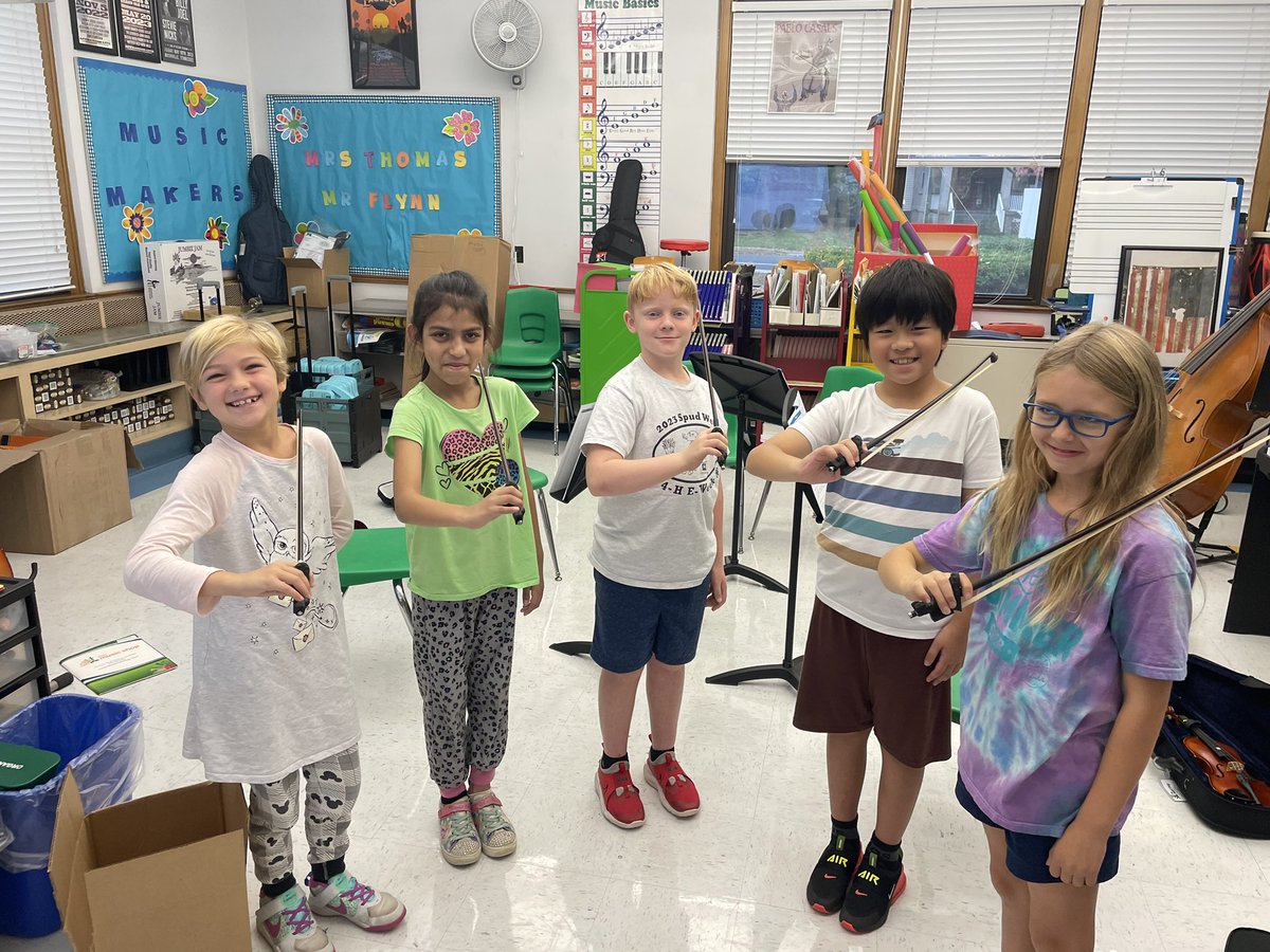 ces_music's tweet image. My crew today. We had soooo much fun🎻🎵😁👏👏❤️ @MHS_Orchestras @EMS_Guitar @PrideOfMetuchen @ajayeart @drcostanza_CES @MSD_Caputo @CES_AP_Kirsch @NatalieFranzi @Things4Strings