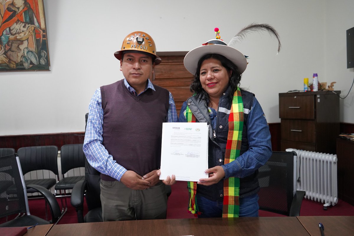 Sedem_Bolivia's tweet photo. #FirmaDeConvenio | El Servicio de Desarrollo de las Empresas Públicas Productivas (SEDEM) y el Gobierno Autónomo Departamental de Potosí (#Gadp) realizó la firma de un Convenio Interinstitucional para la transferencia gratuita https://t.co/EIqjqlW2Ng https://t.co/S5aPrFnlbe