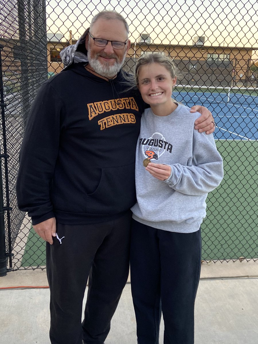 Congrats to Elise Richardson! She is headed back to State Tennis for the second year in a row!
#OriolePride #StateBound