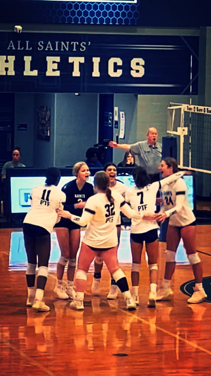 AmyGray8903's tweet image. Huge district win tonight for our Lady Saints!! Keep fighting girls!💙⚜️ #setterlife @BrynlynnG2025 @PTFAthletics @gray_brock