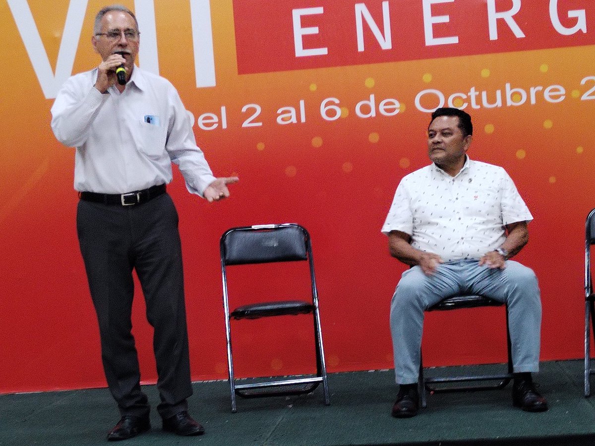 mapachestec's tweet photo. #XLVIISemanaNacionalDeEnergíaSolar #DesarrolloSustentable  #EnergiasRenovables por una  transición energética que evite el cambio climático con una nueva Cultura Empresarial  y Ciudadana. Un gusto estar presente en la clausura y saludar al Director del @IT_Chetumal @egresadostec https://t.co/nvn8wifvKd