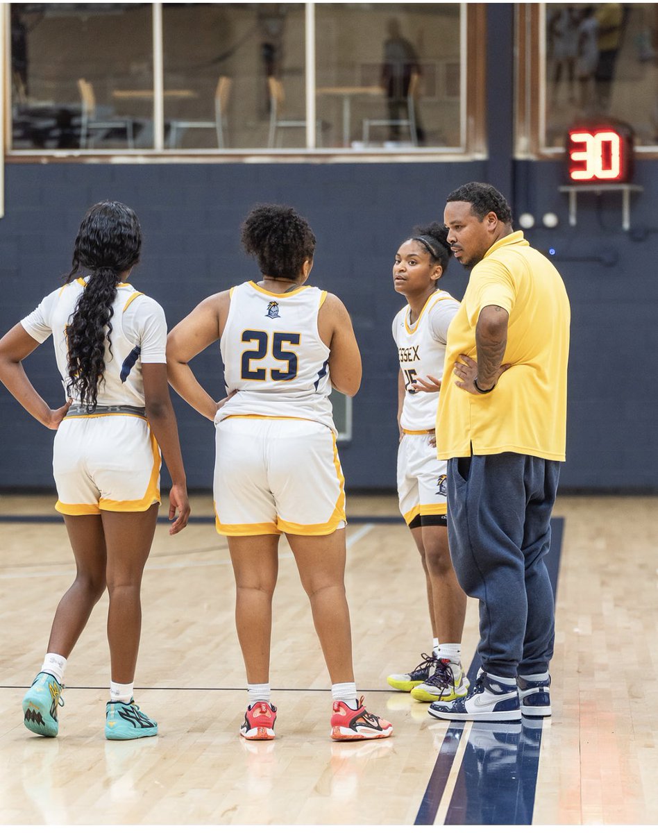 CoachMike_Seney's tweet photo. S3 Academy vs CCBC Essex .. we woke up got on the motor coach at 7am .. drove 3 and a half  to Richmond I got a phone call asking to play them...we are SEEKING smoke!! Win or lose, let's showcase the talent.. thanks for the invite @TPLS_LionsGirls and Coach Davis, great event! https://t.co/U1TajORmHn