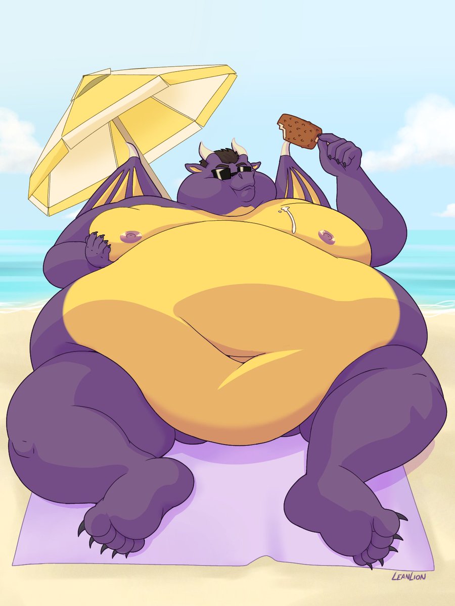 LeanLionFurry's tweet photo. Alert: big fat dragon on the beach! 🏖️

@TheChonk4yDrG looks so huge 🍦

#Fatfriday https://t.co/w4SrpM2Bxk