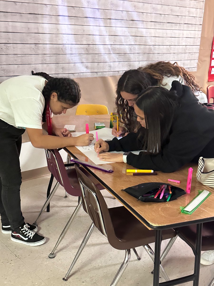 SeedeenNihara's tweet photo. Just loving all this team work 🥰
I’ve witnessed so much effective collaboration happen on our fun family Friday. #happyavidteacher
Stay tuned for these anatomies of an AVID student .
#collaboration #sentenceframes https://t.co/vuaMZ8i3VJ