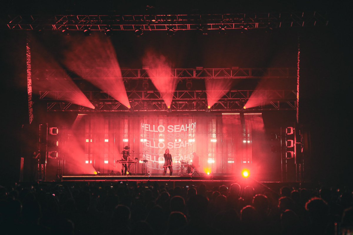 HelloSeahorseMX's tweet image. Anoche fue una noche épica para nosotros. Aún no superamos la emoción de lo que significó compartir esta noche con ustedes. 🖤 &amp;lt;o&amp;gt;

📷 @apanauu #carlosdelariva