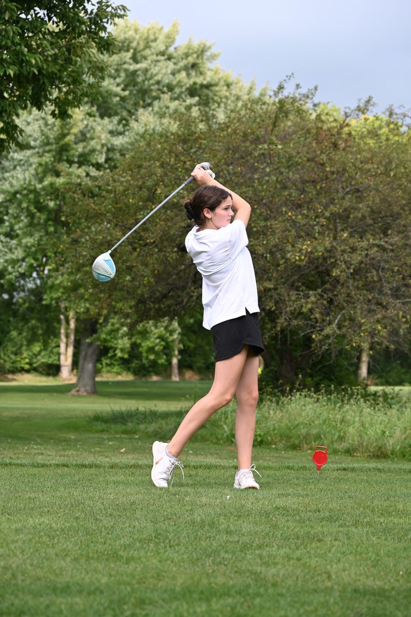 Unable to advance after sectionals, the girls finished up a successful season with a 10 and 3 record overall. Looking forward to competing next year!