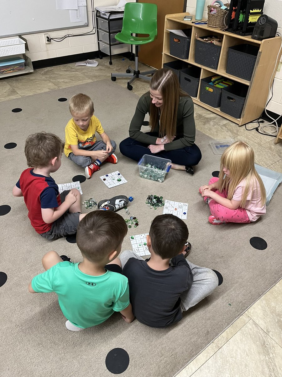 We love when Mrs. Grant comes in!! Learning how to play subitizing bingo! @GEDSB @PrincipalJLMit1 #mathcoach