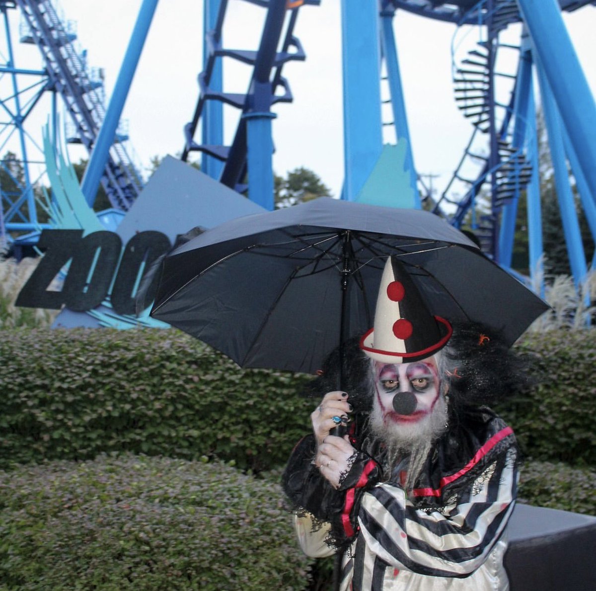 We'll see you Sunday for more tricks and treats! 🎃 Lake Compounce will be closed tomorrow, 10/7 due to inclement weather. ☔

Play all day 12-6pm, then fright all night with 4 scare zones and 4 haunted houses, including the NEW 3D mAlice in Wonderland. 🧟