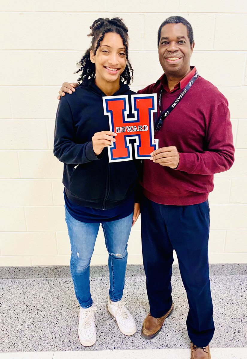 zerdob's tweet image. When one of your former @WHS_Redhawks students (c/o 2023) comes home for a weekend visit from @HowardU and says she had to stop by and see you on a Friday afternoon.
That’s my WHY 🍎❤️
@RichlandTwo 
@kbjoyh21 
@HowDMathG 
#mademyday