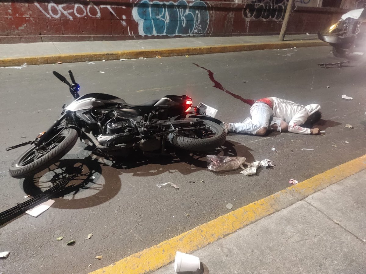 amarilloalarcon's tweet photo. #Accidente 

Involucrada una patrulla de la #SSC impacta a una motocicleta en #Tenochtitlán y #Rivero col #Morelos #BarrioDeTepito

Saldo: motociclista muerto https://t.co/F3vWOENBU2