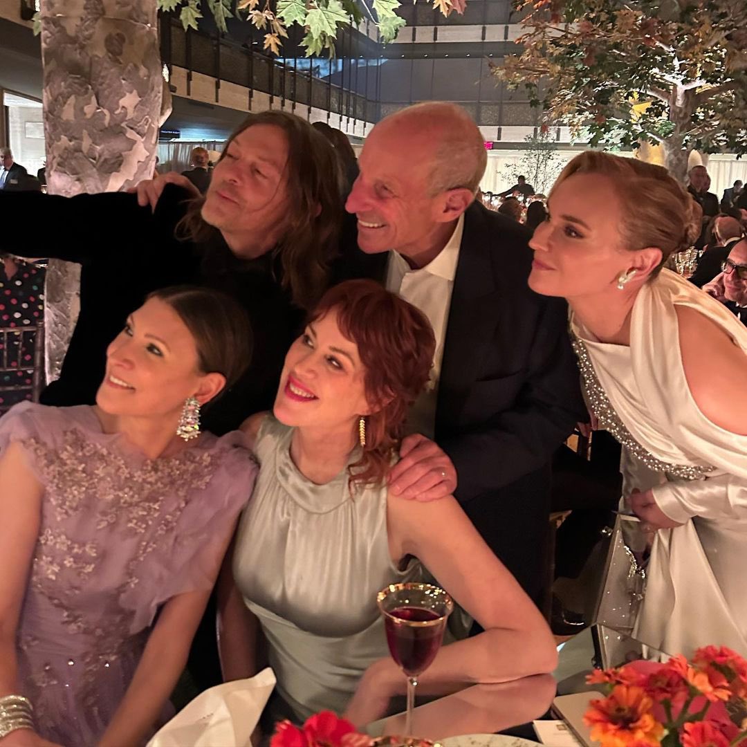 Norman Reedus with Molly Ringwald and Diane Kruger at the New York City Ballet Fall Fashion Gala in New York on October 5th.
©️ IG: zacposen 
#normanreedus #mollyringwald #dianekruger