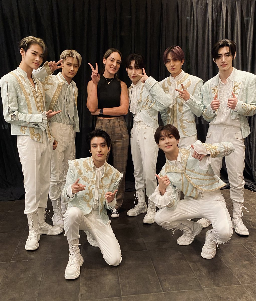katehalliwell's tweet photo. Enhypen is v tall and i’m v excited to hear b-side of the year Chaconne at the first stop on their US tour tn  #EnhypeninLA https://t.co/q4mQGNf1Qc