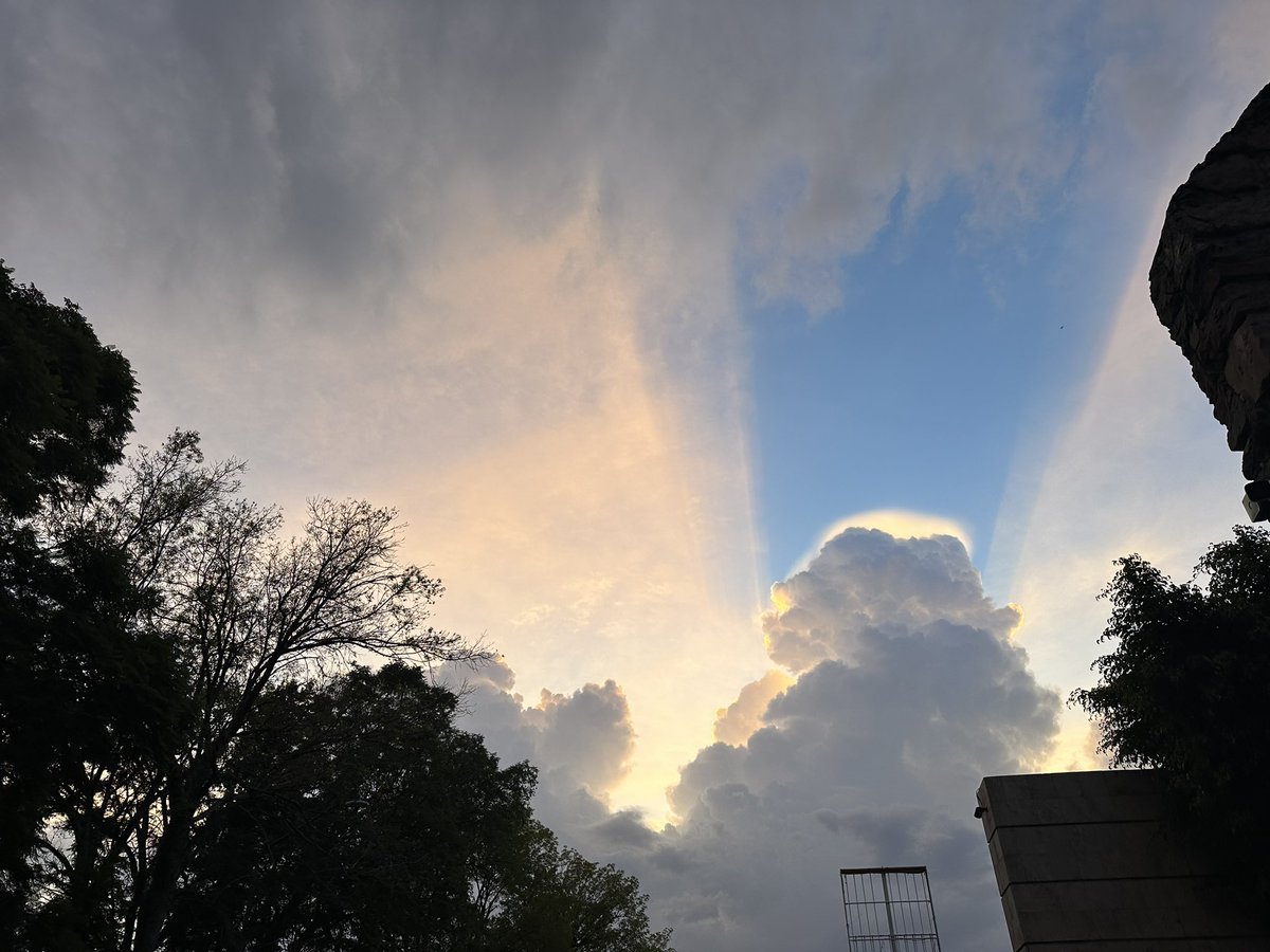1AnyLu's tweet photo. Ando amando tomar fotos al cielo https://t.co/bnVdjiraZT