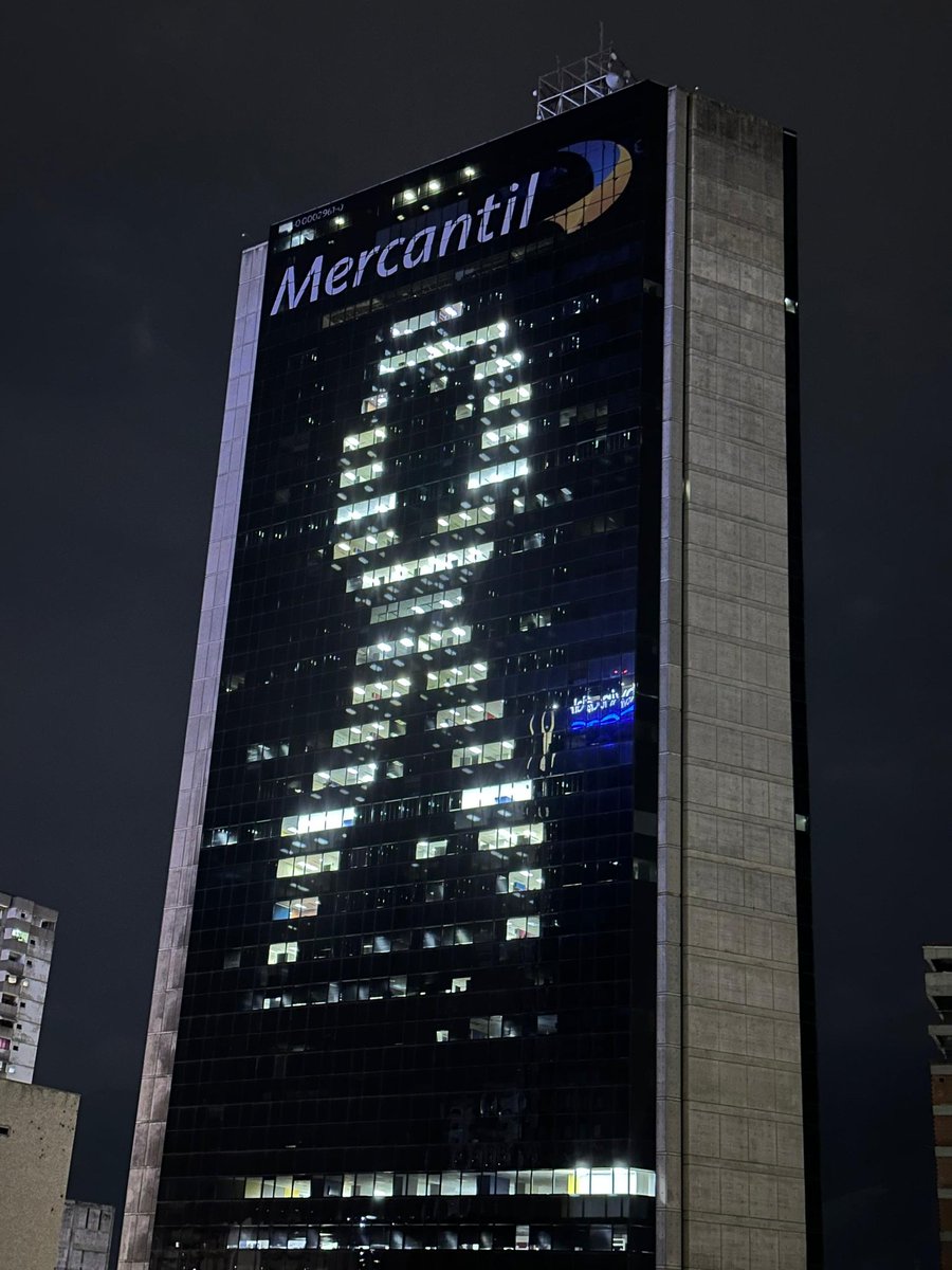 johkhz's tweet image. La Torre Mercantil, en Caracas 

#MesRosa #CánceDeMama