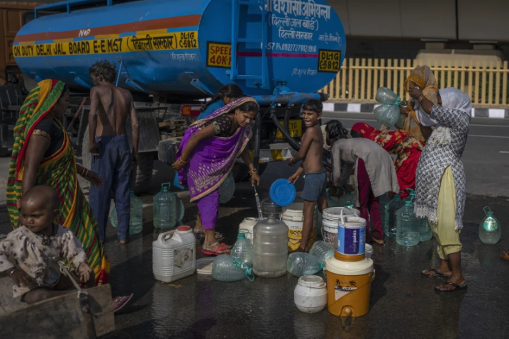 Eugenadson's tweet photo. 📢📢U.N. report:Climate change has already displaced more than 43 million children🔎🔎🌐🌐
UNICEF revealed that more than 43 million children were displaced due to weather events — all of which were linked to climate change — in the years from 2016 to 2021. This amounts to roughly 20,000 child displacements every single day.
