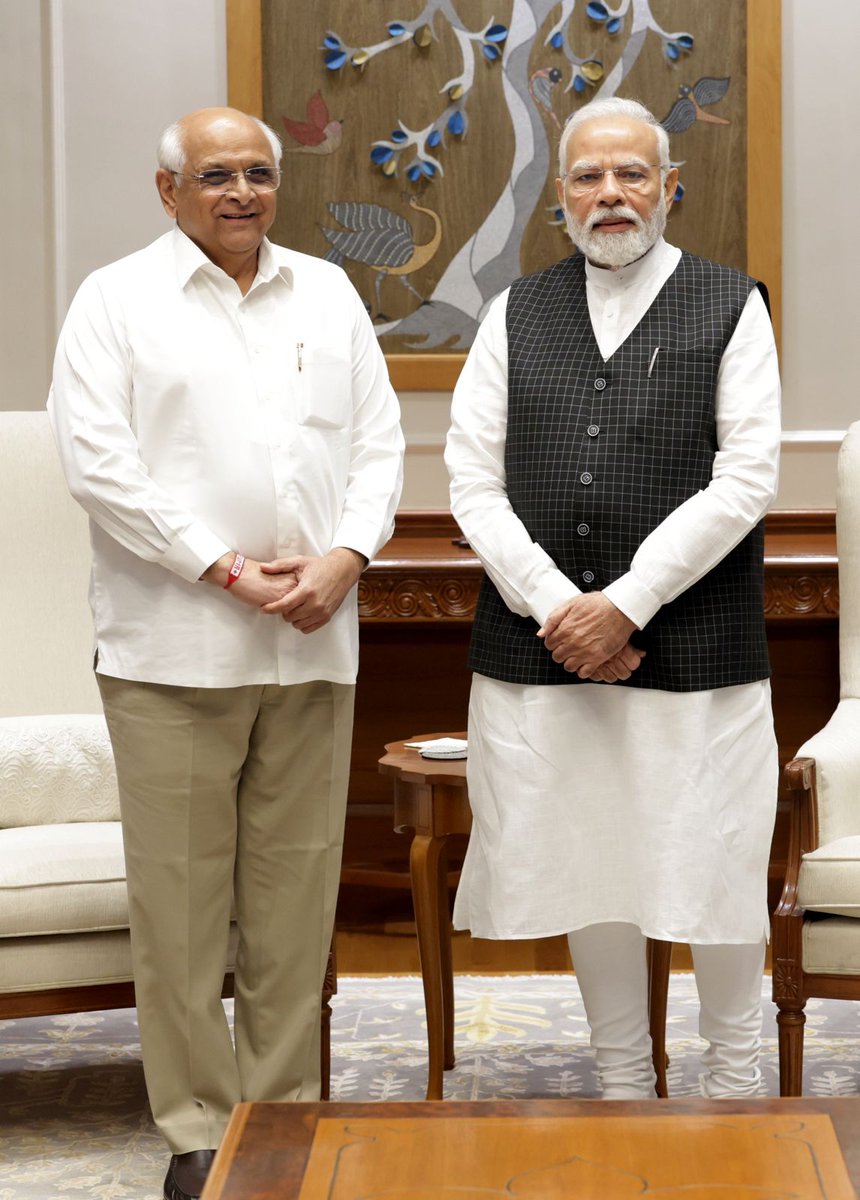 ગુજરાત નું સુકાન સંભાળતા <a href="/Bhupendrapbjp/">Bhupendra Patel</a> એ <a href="/PMOIndia/">PMO India</a>  સાથે મુલાકાત કરી..ભારતના રાજકીય ઈતિહાસ માં <a href="/narendramodi/">Narendra Modi</a> એ બરાબર ૨૨ વર્ષ પહેલાં ગુજરાત ના <a href="/CMOGuj/">CMO Gujarat</a> બન્યા હતા.રાજકીય નેતા કે પોલીટીકલ સાયન્સના અભ્યાસુઓ કે પછી પત્રકાર આ સફરનો અભ્યાસ કરવા જેવો.